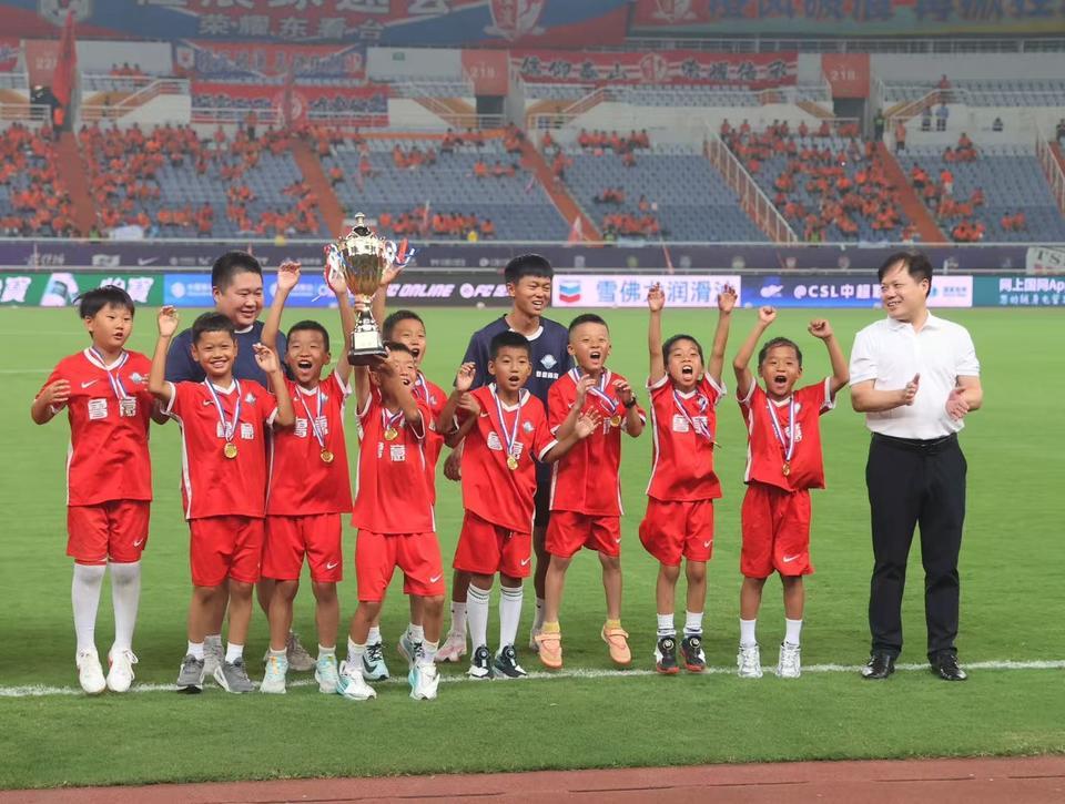 开云APP-2025首届山东省“泰山小将”数选未来足球精英赛荣耀收官