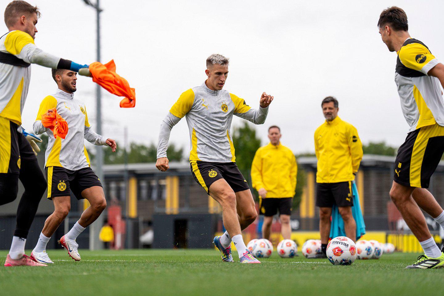 kaiyun-回归！多特官方：施洛特贝克恢复球队部分合练