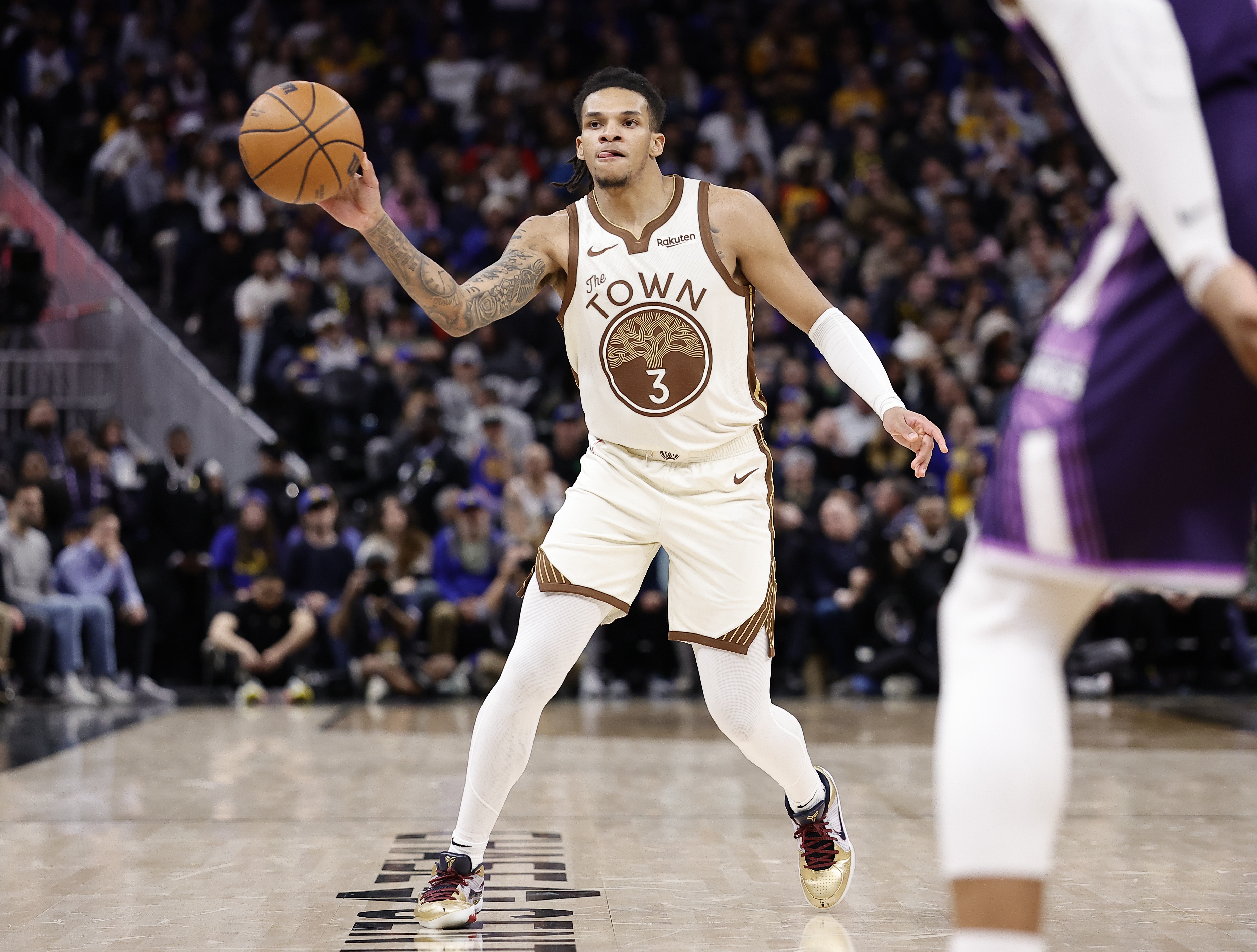 开云体育官网-差太多了！勇士上半场三分31中13&amp;命中率42% 开拓者三分18中3