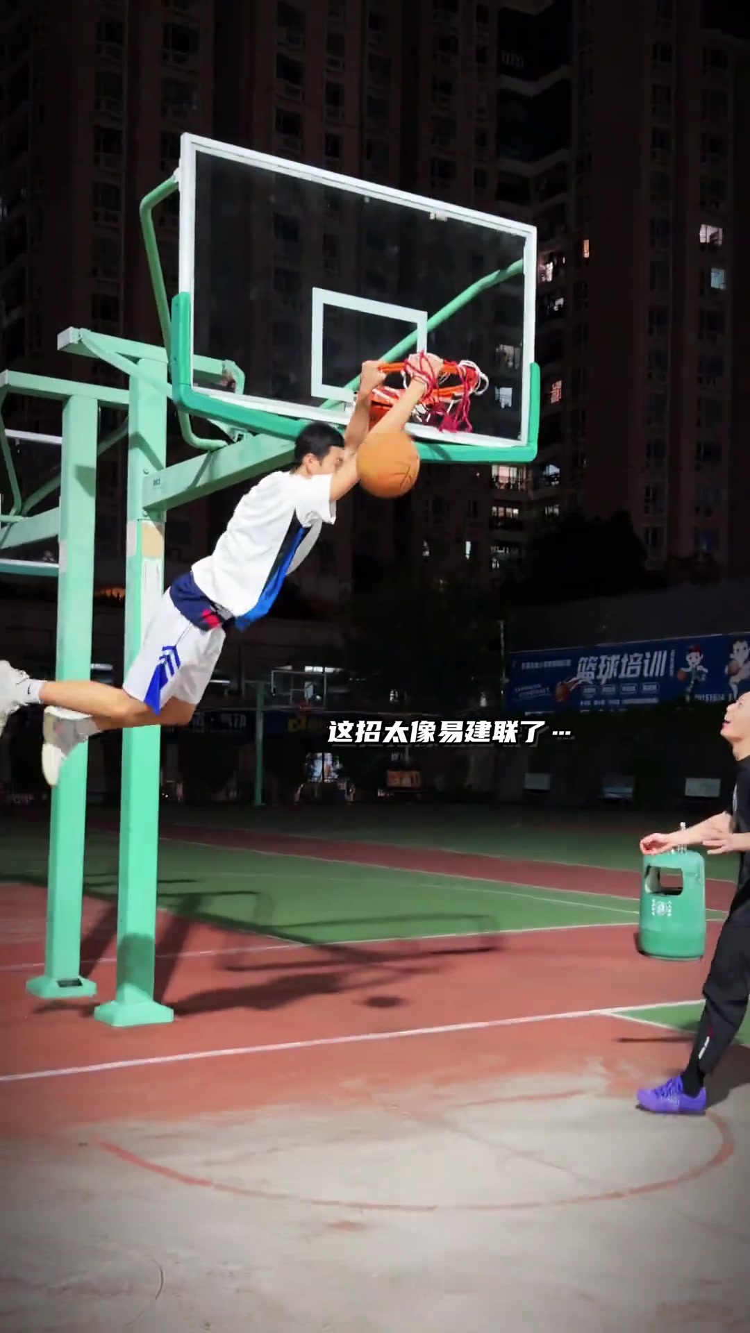 开云体育下载-模板阿联？2米07&amp;15岁小球员展现惊人协调性单挑攻防碾压野球网红