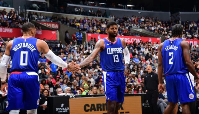 韦少对被换下场感到错愕 快艇变阵他又是牺牲品？