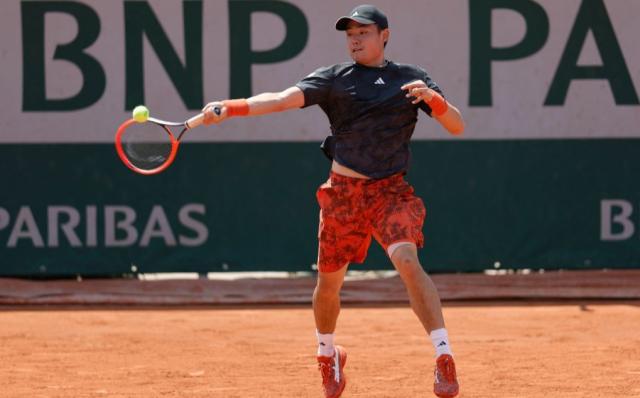 开云-吴易昺法网不敌No.24 3胜5负结束首个红土赛季