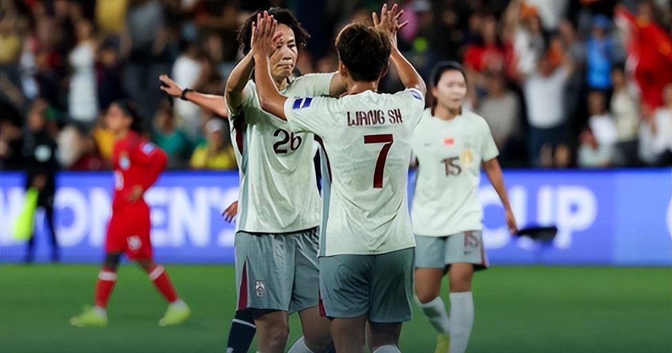 开云官网-亚洲杯首战！中国女足2-0，惊险战胜孟加拉，王霜破门+进球被吹
